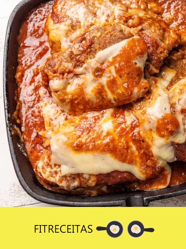  A parmegiana de frango é um prato simples e delicioso, que agrada a todos. É uma ótima opção para o almoço ou jantar.