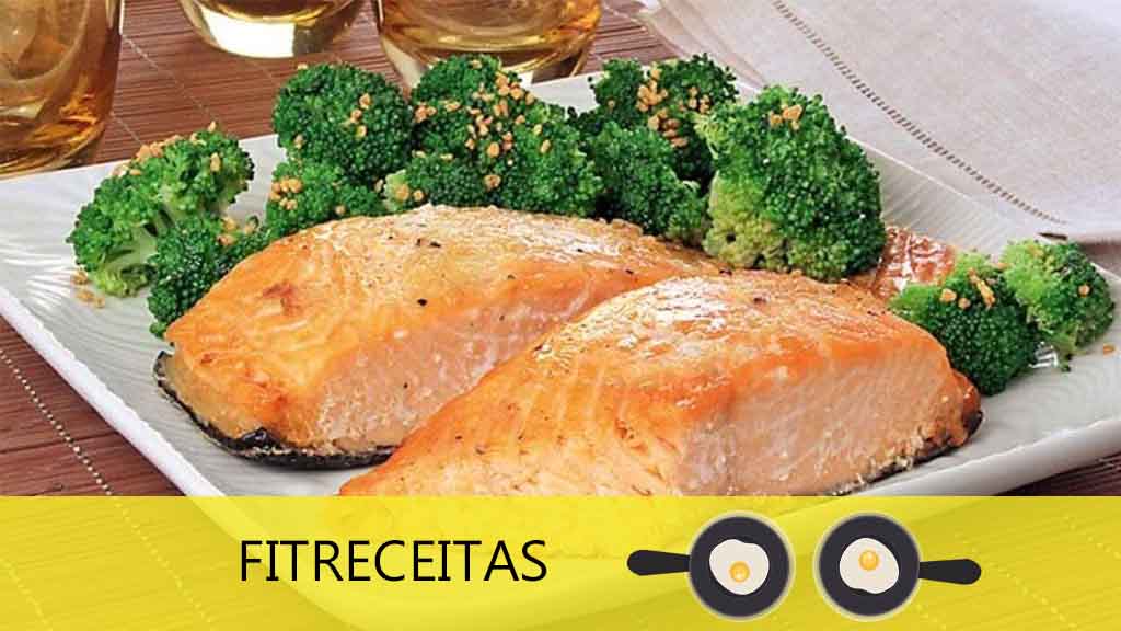 Salmão Assado com Brócolis: Uma Combinação Nutritiva e Deliciosa