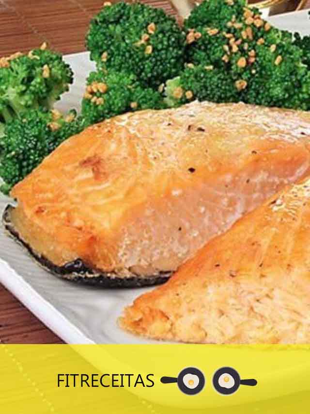  Essa receita é uma opção saudável e deliciosa para desfrutar do sabor do salmão e obter os benefícios nutricionais do peixe.
