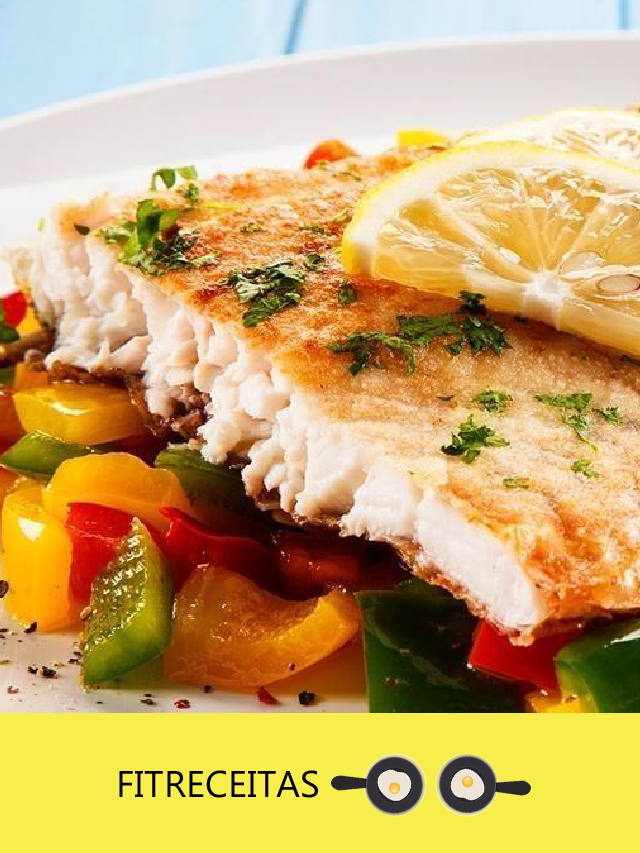  Este prato de peixe assado com vegetais é saudável, nutritivo e fácil de preparar. Os sabores se complementam perfeitamente, e o peixe assado ao forno mantém sua umidade, resultando em uma refeição deliciosa e leve.